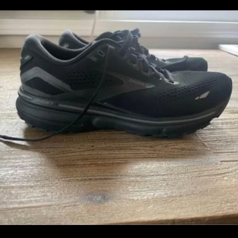 Brooks Women’s Ghost 15 running sneakers - Picture 1 of 5